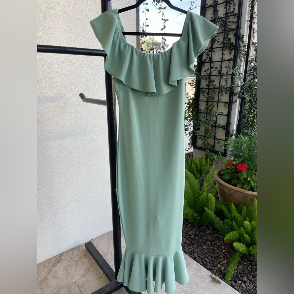 Shop17 Off the shoulder sea foam green tight dress- Size M/L